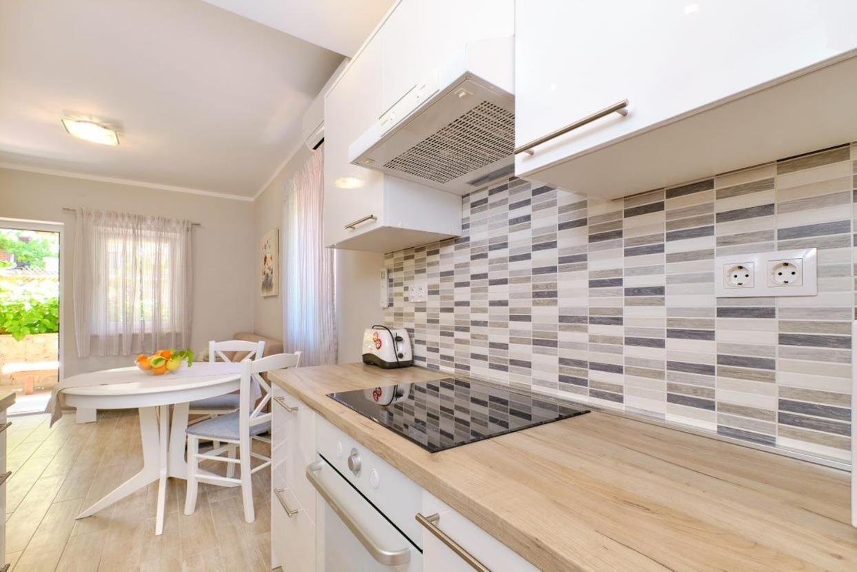Apartments Enna Mali Losinj Exterior photo