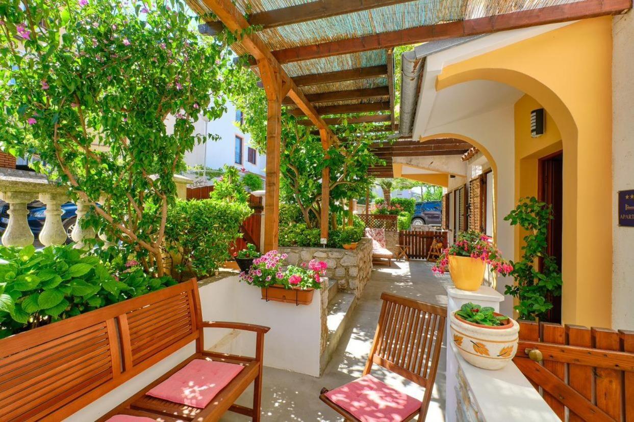 Apartments Enna Mali Losinj Exterior photo